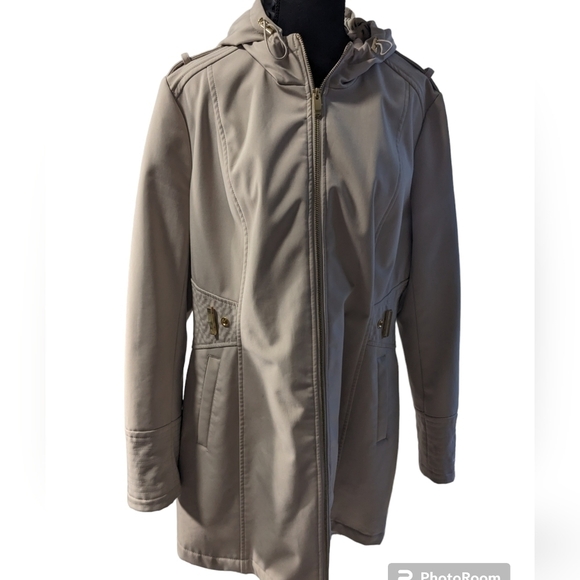 Via Spiga women's soft shell car rain coat with hood.  Size XL in beige - Picture 1 of 6